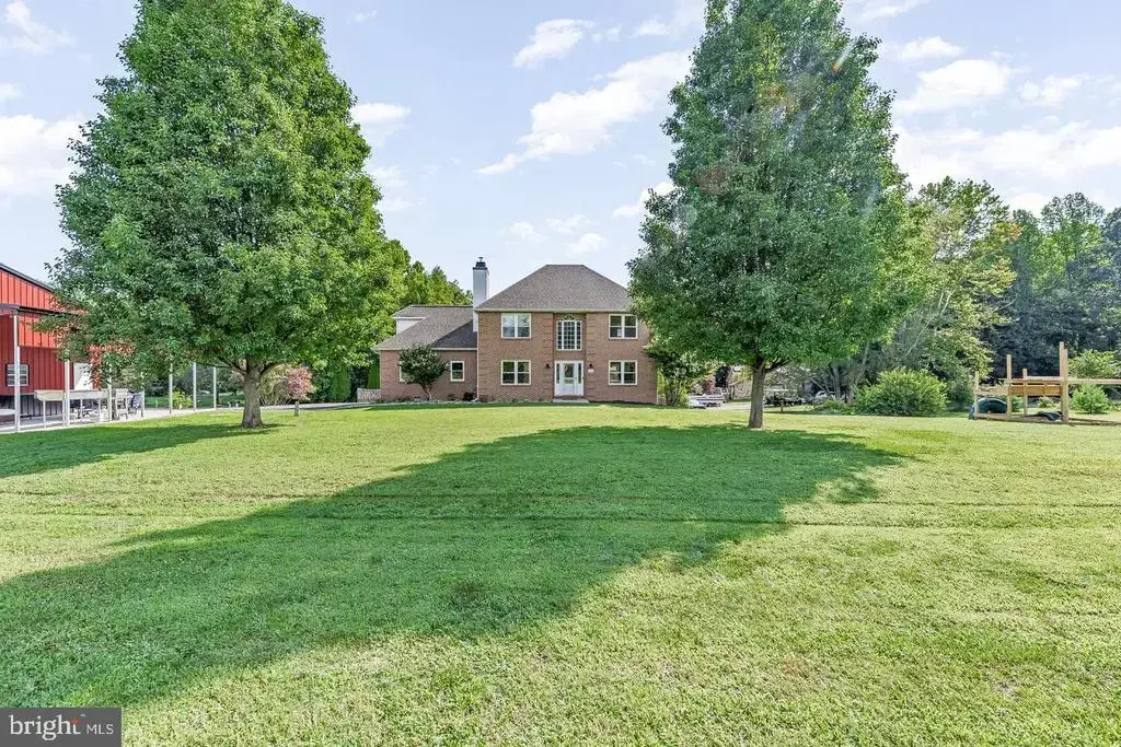 1601 Meadow Oaks Ln, HUNTINGTOWN