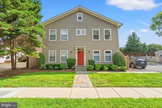 409 E Raymond Ave #6, Alexandria