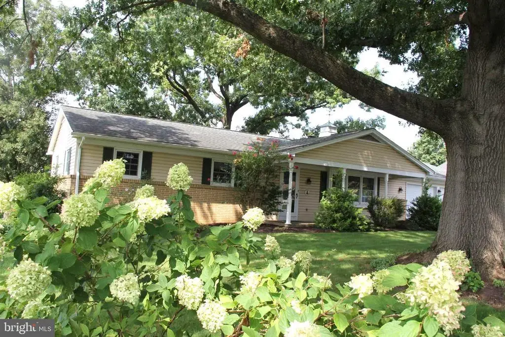 2071 Thoroughbred Ln, LANCASTER