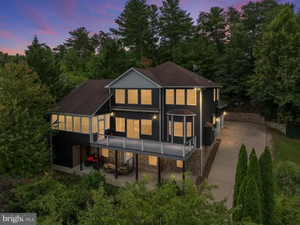 111 Waterside Ln, CROSS JUNCTION