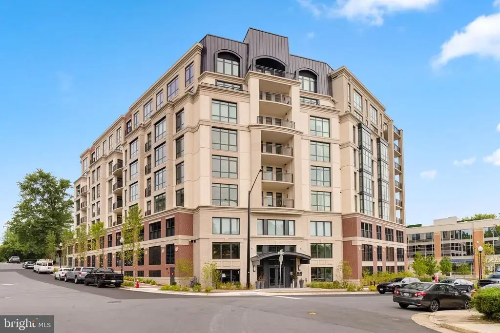 6718 Lowell Ave #801, MCLEAN