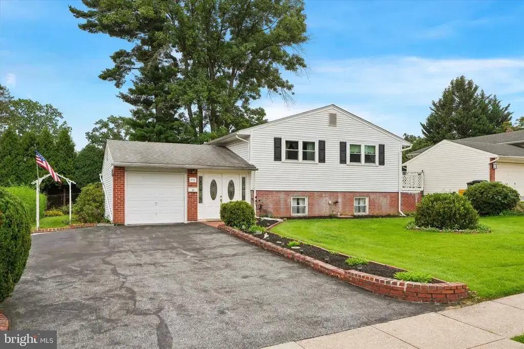 257 Hemlock Ln, SPRINGFIELD