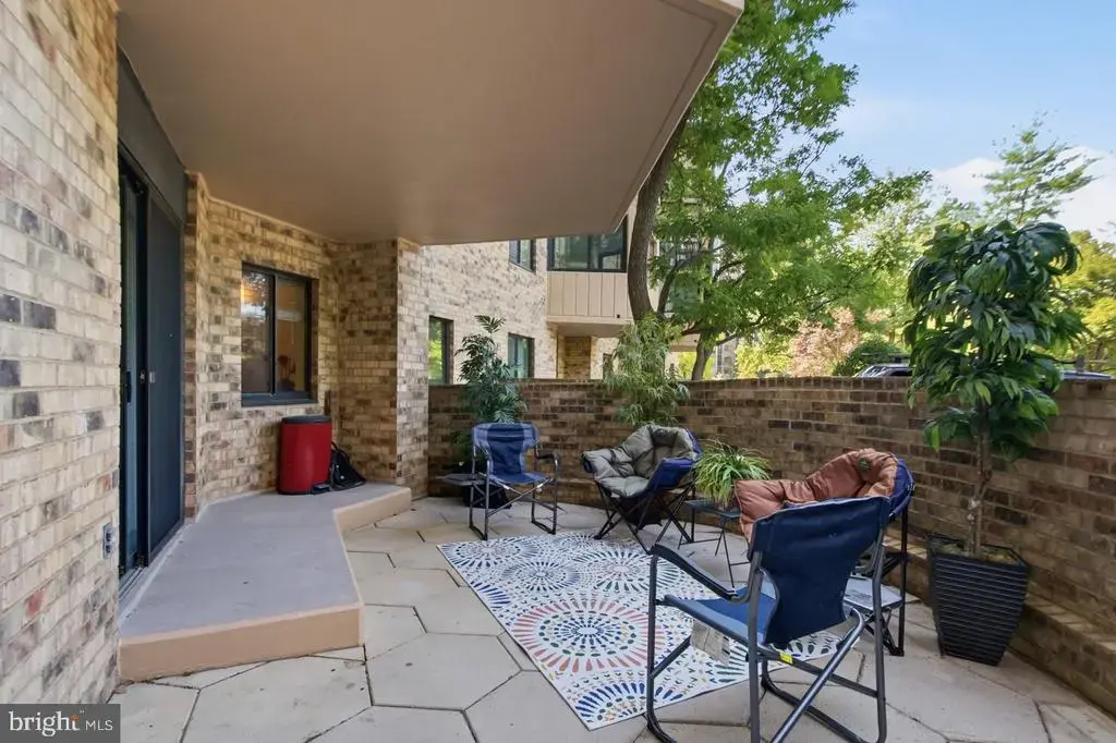 5901 Mount Eagle Dr #111, ALEXANDRIA