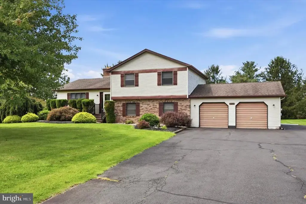 220 California Rd, QUAKERTOWN
