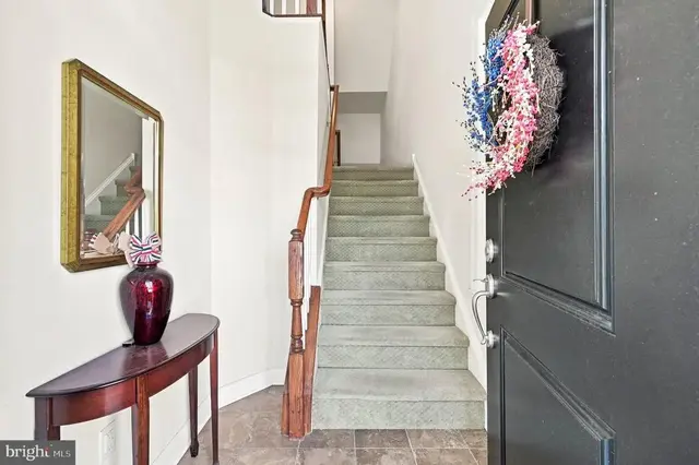 121 Corvus Cir, Media