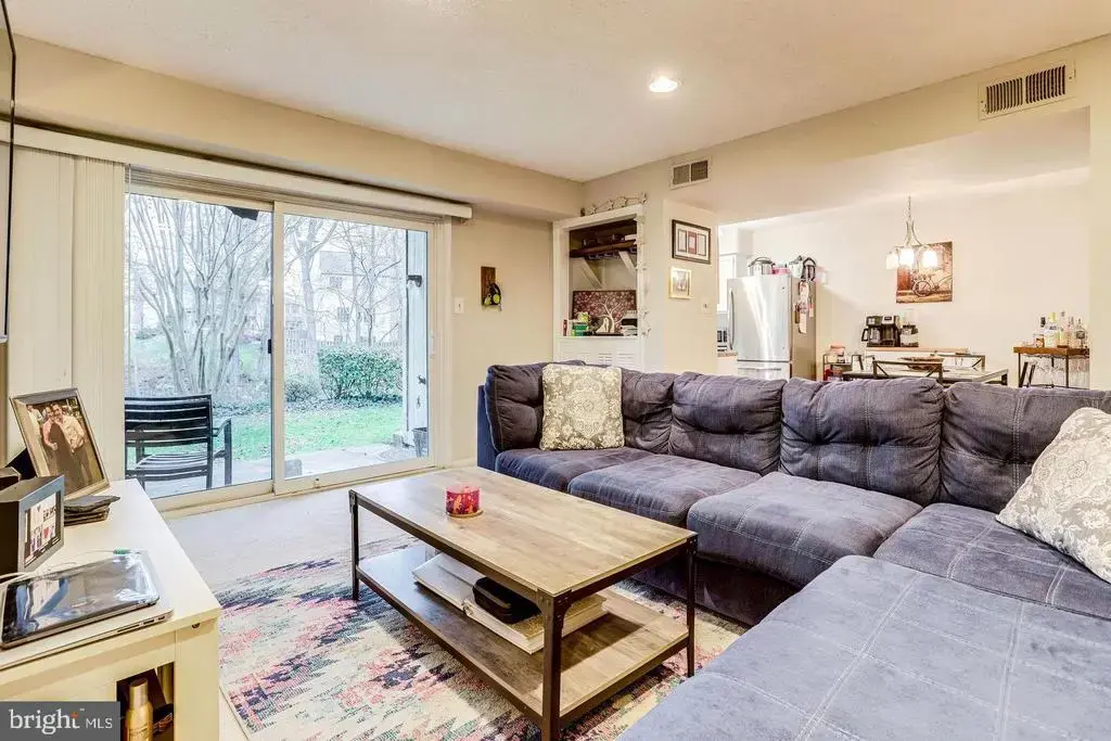 7761 Inversham Dr #252, FALLS CHURCH