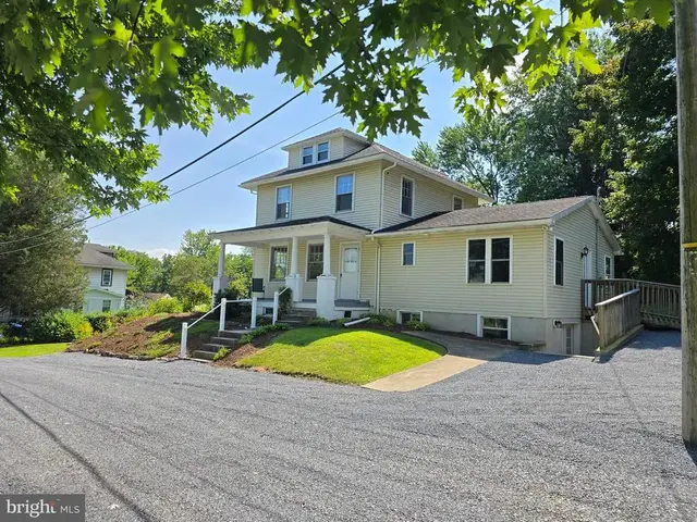 26 Clayton Ave, Hamburg