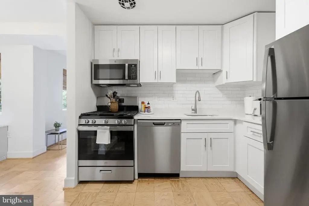 200 N Maple Ave #500, FALLS CHURCH