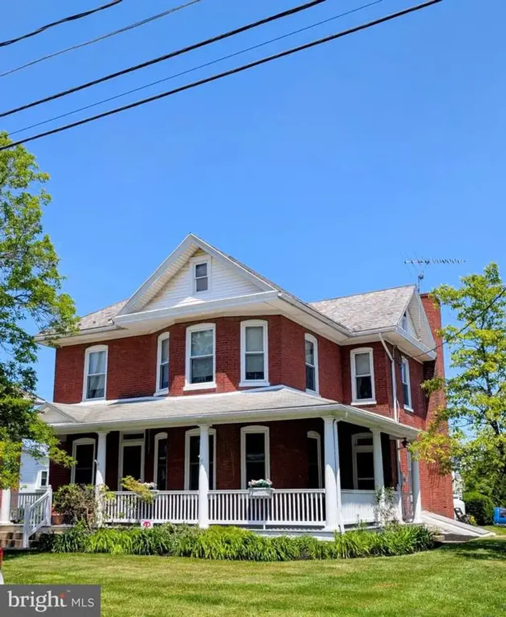 781 Bellevue Ave, GAP