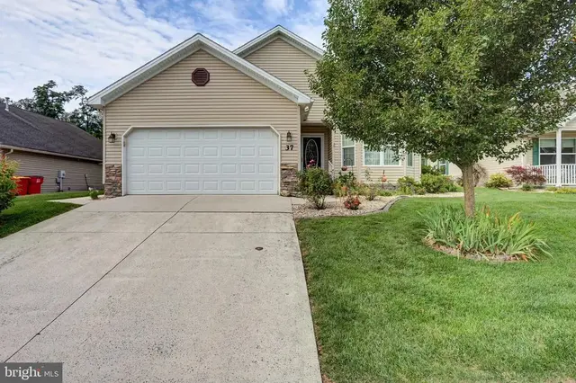 37 Colonial Ct, Shippensburg
