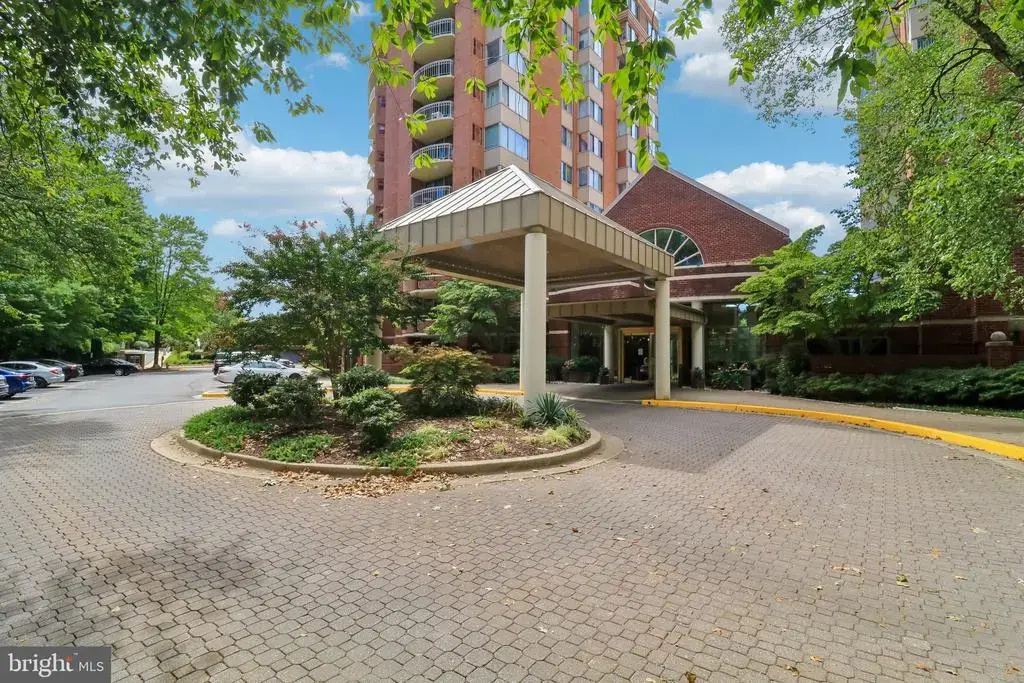 5802 Nicholson Ln #2-201, ROCKVILLE