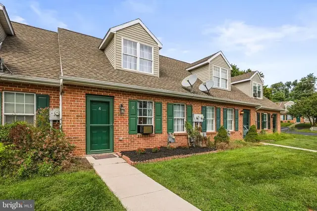 4 Oxford Ct, New Oxford