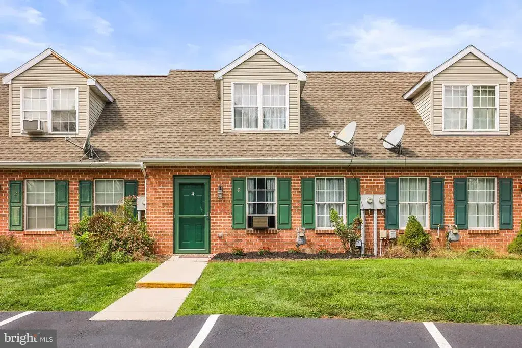4 Oxford Ct, NEW OXFORD