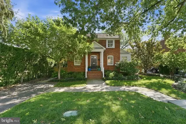 2727 N Edison St, Arlington