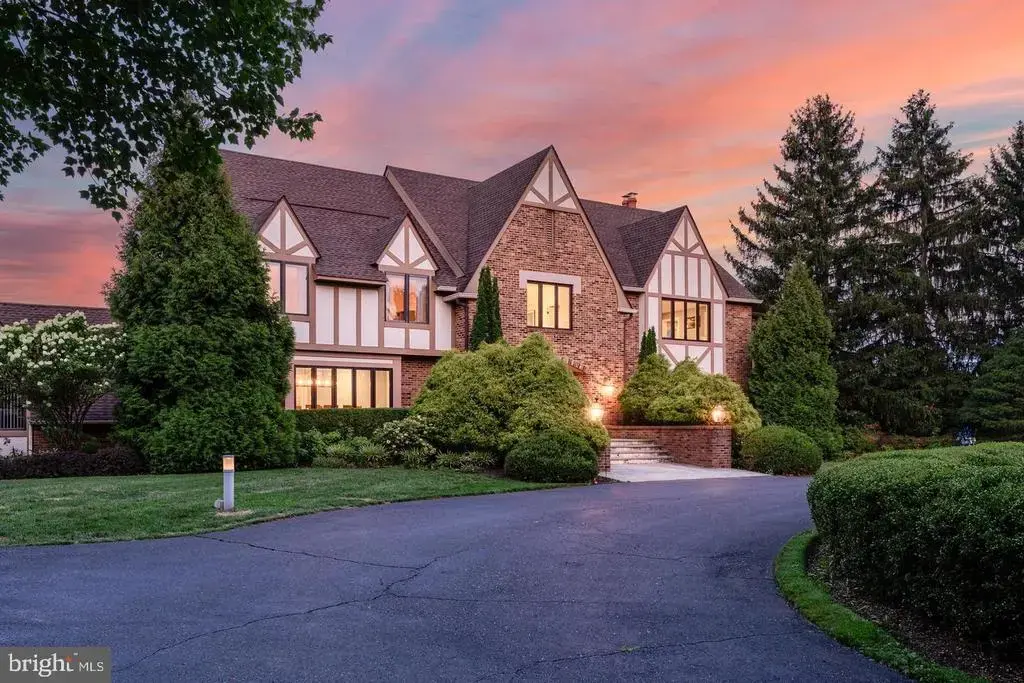 9 Deerfield Ter, MOORESTOWN