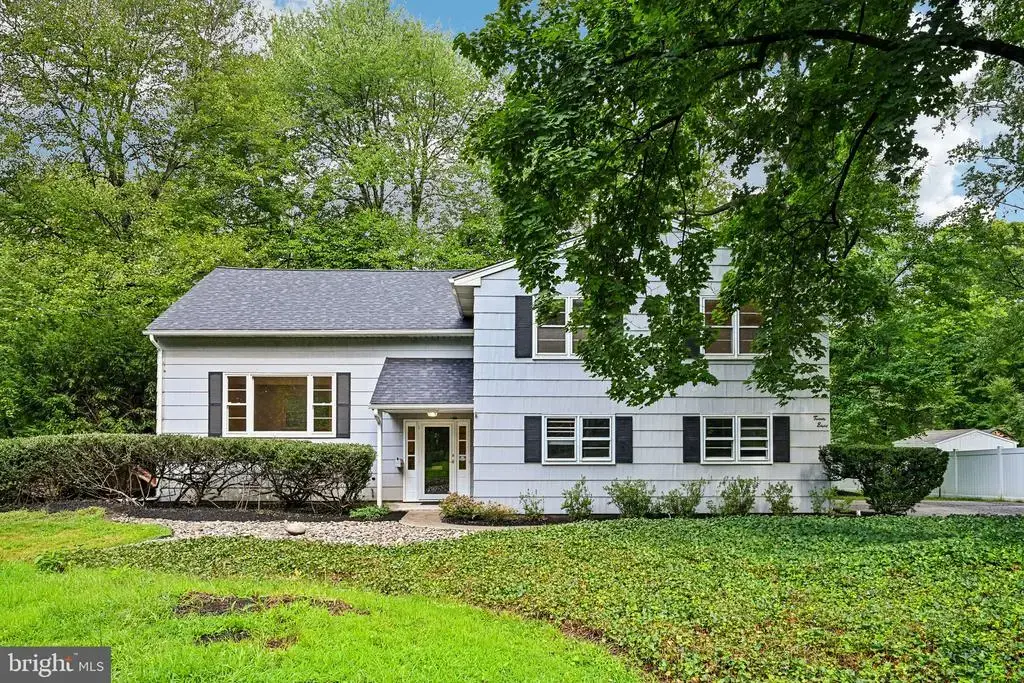 28 Pine Knoll Dr, LAWRENCE TWP
