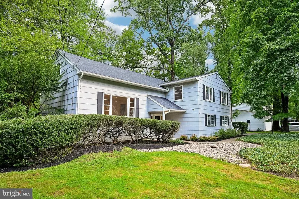 28 Pine Knoll Dr, LAWRENCE TWP