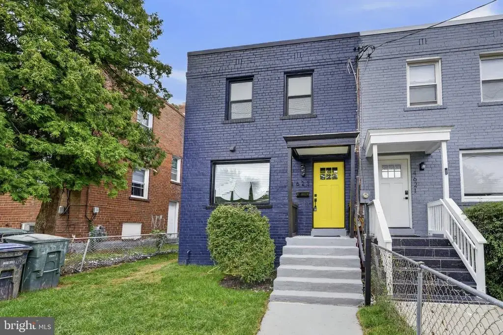 4623 Hillside Rd Se, WASHINGTON