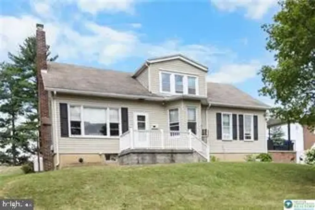 1740 E Elk Ave, POTTSVILLE