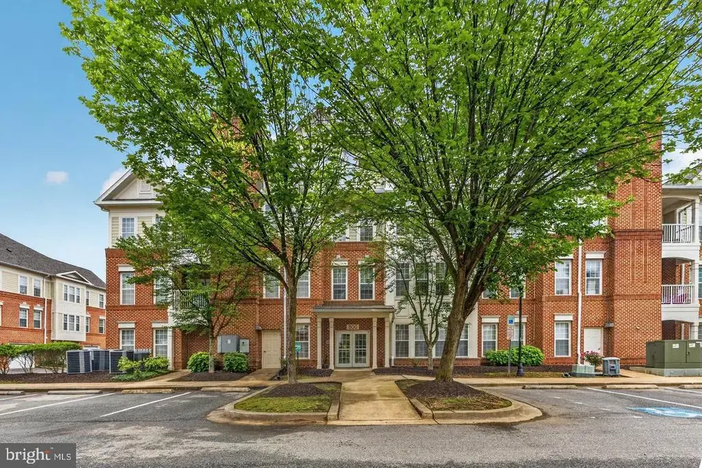 800 Edelen Station Pl #402, LA PLATA