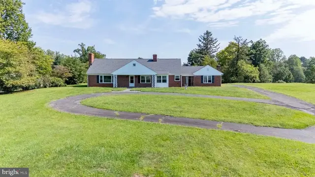 905 Madison Rd N, Orange