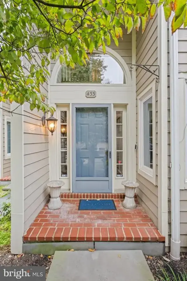 433 Wooded Way, Newtown Square