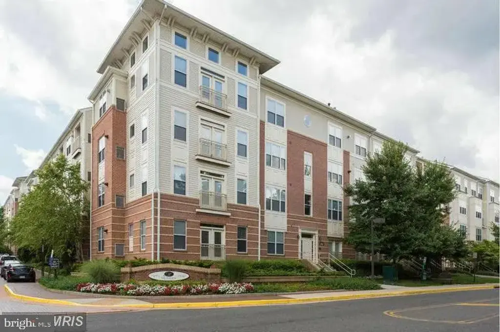 2765 Centerboro Dr #348, VIENNA