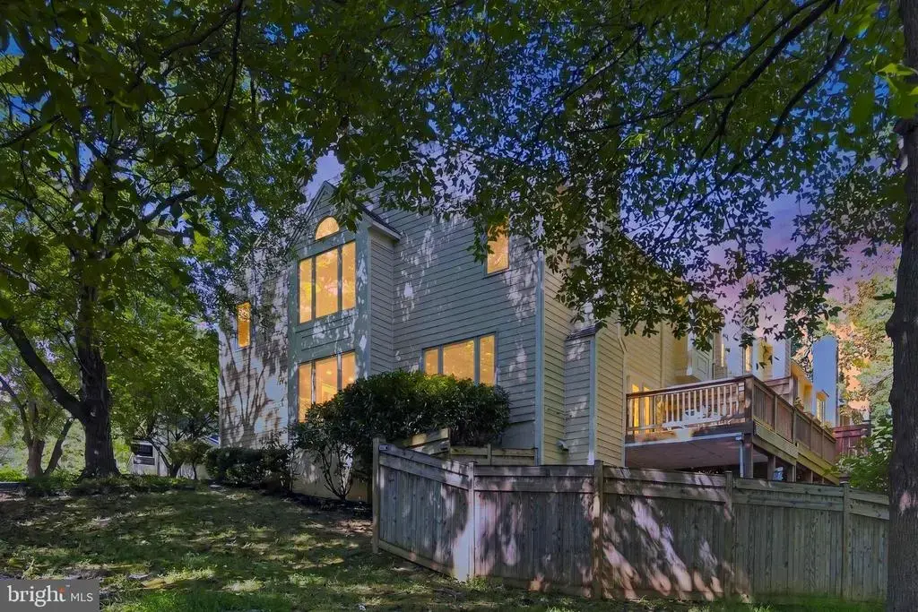12500 N Lake Ct, FAIRFAX