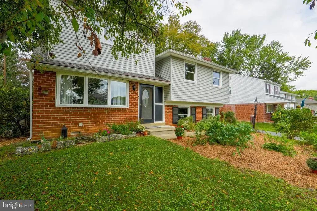 609 School Ln, WALLINGFORD