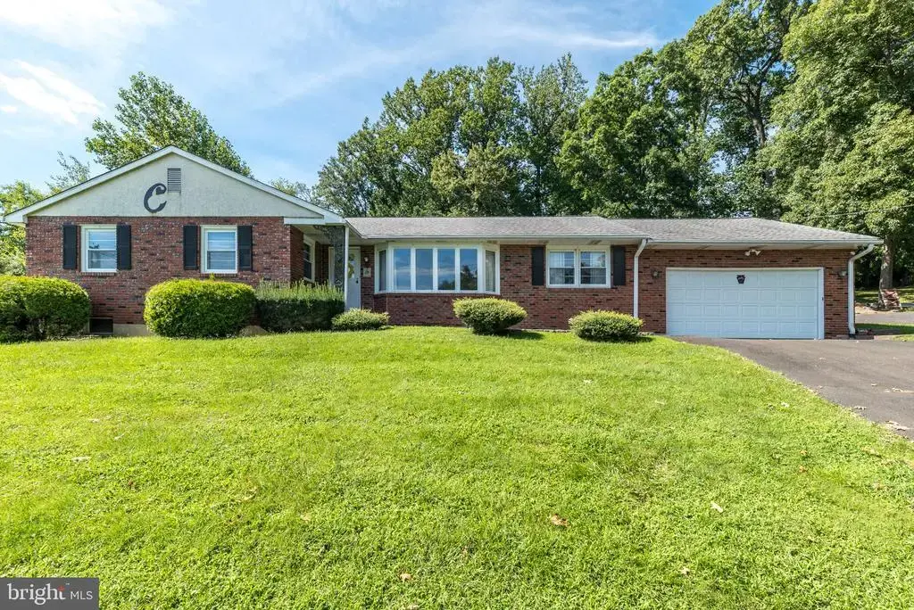 928 Twining Rd, DRESHER