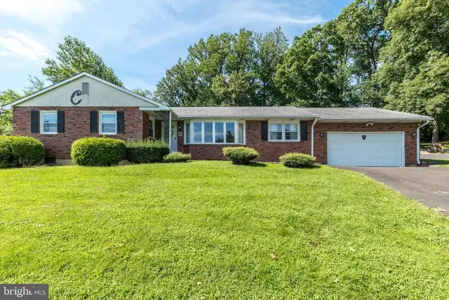 928 Twining Rd, Dresher