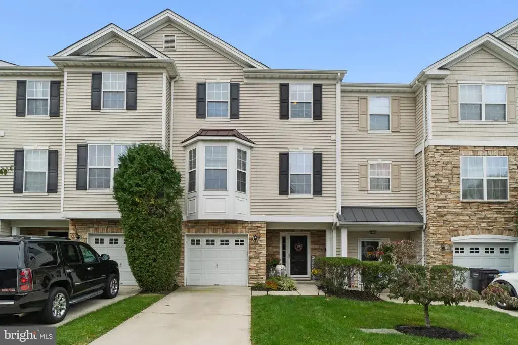 111 Acorn Dr, MOUNT ROYAL