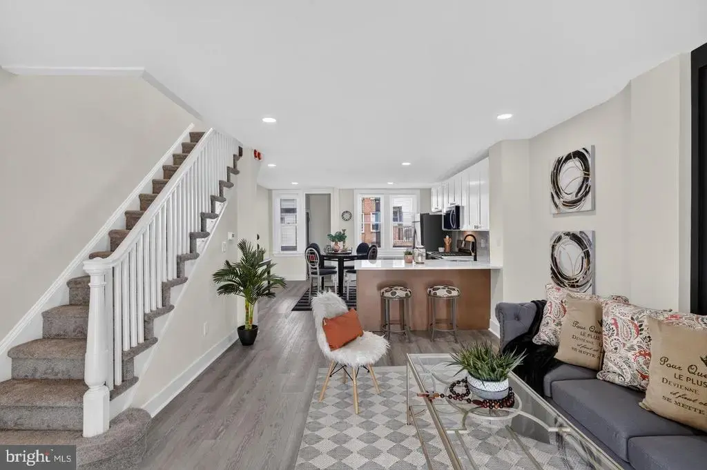 6632 N Uber St, PHILADELPHIA