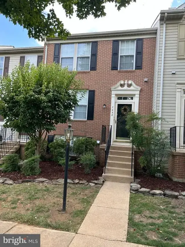 7438 Gadsby Sq, Alexandria