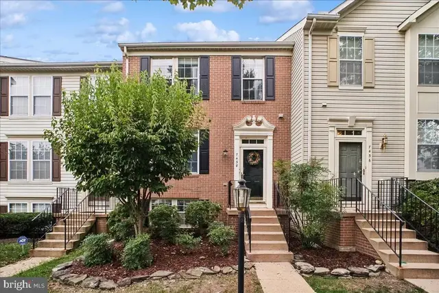 7438 Gadsby Sq, Alexandria