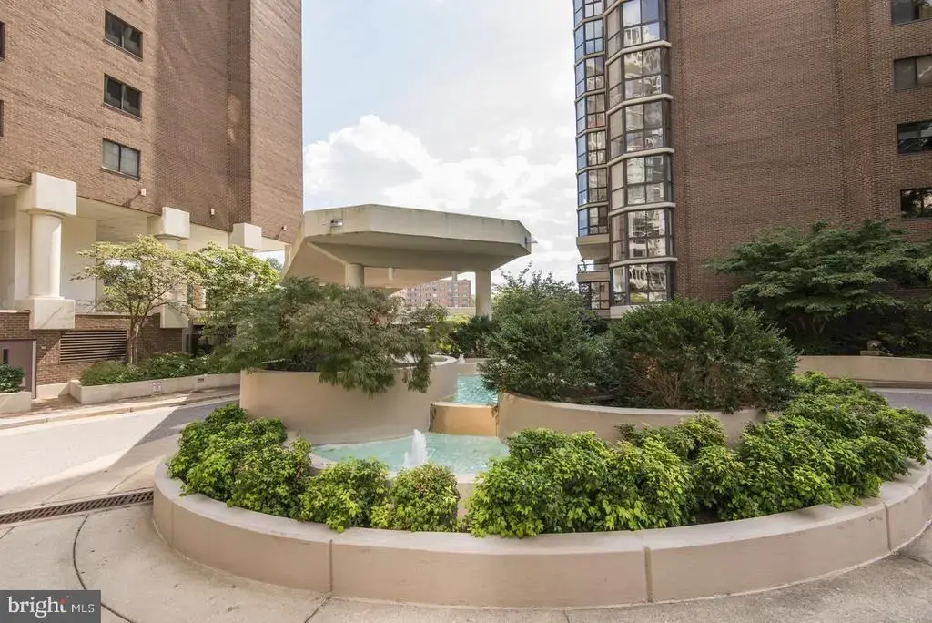 1600 N Oak St #207, ARLINGTON