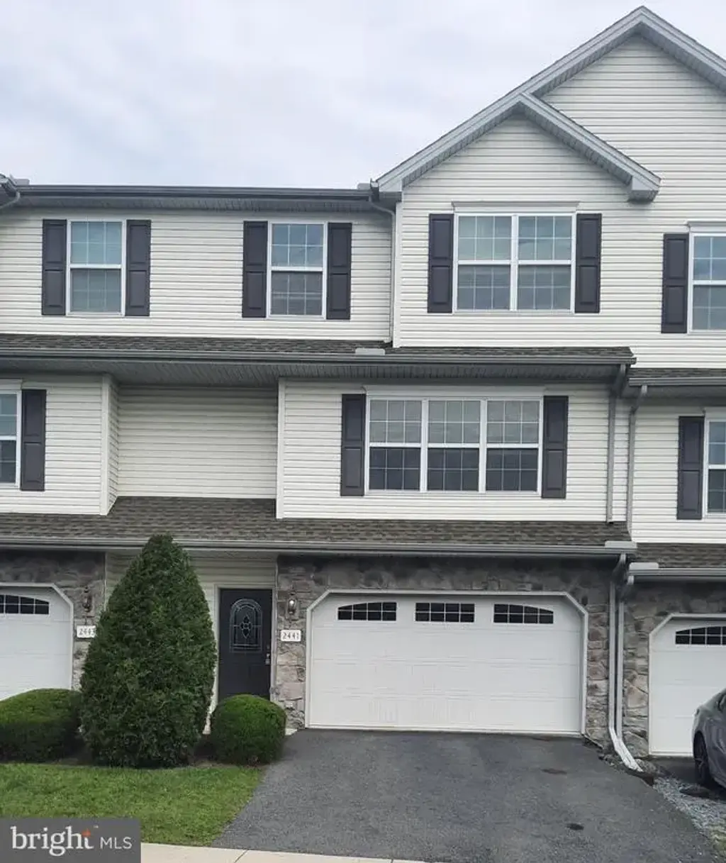 2441 Newtown Dr, HARRISBURG