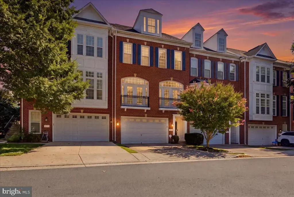 4363 Patriot Park Ct, FAIRFAX