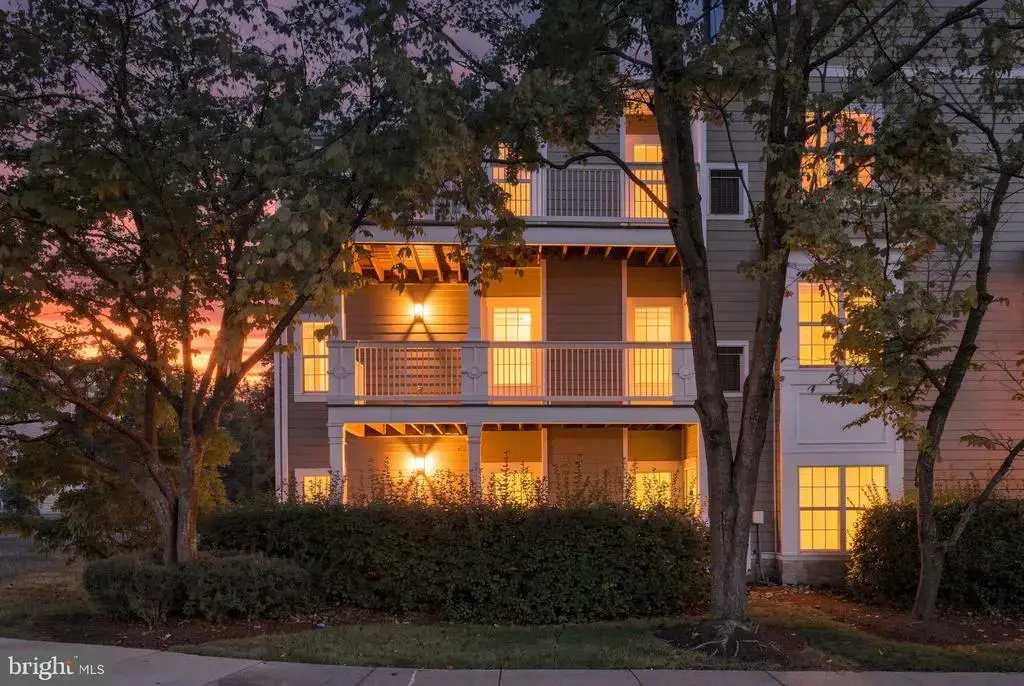 1704 Lake Shore Crest Dr #22, RESTON
