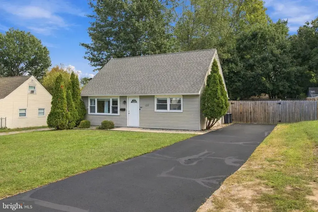 122 Stratford Ave, EWING