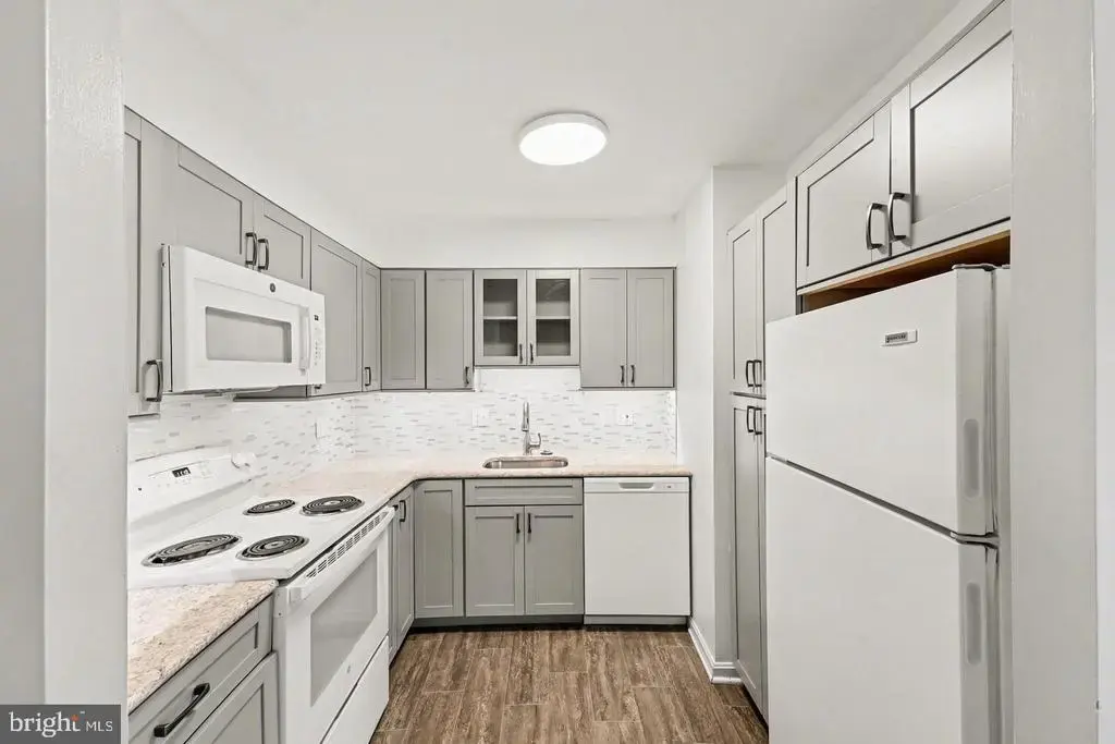 6141 Edsall Rd #l, ALEXANDRIA