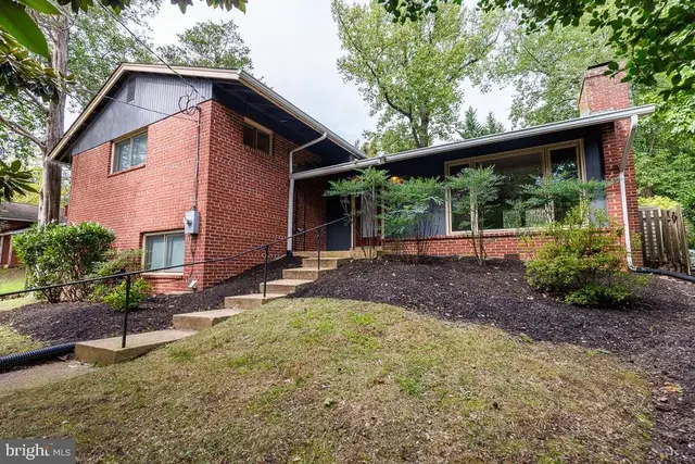 2665 Military Rd, Arlington