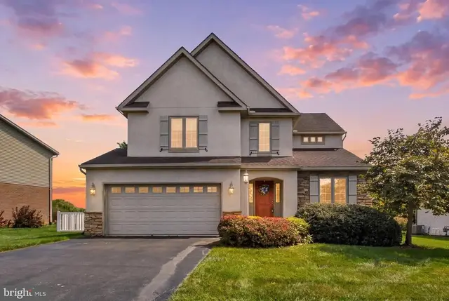 891 Solarlight Dr, York