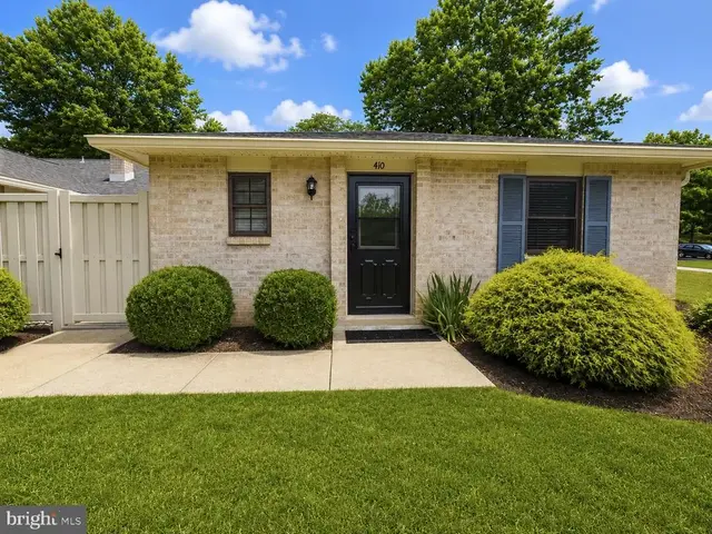410 Valleybrook Dr, Lancaster