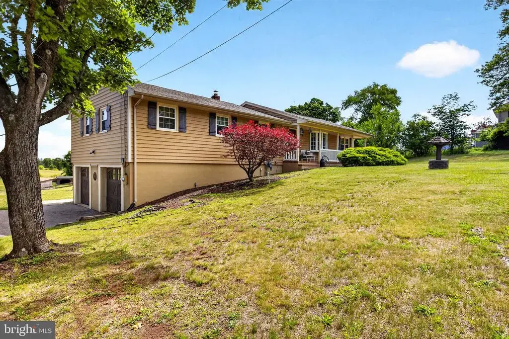 115 Fairview Dr, BRANCHBURG