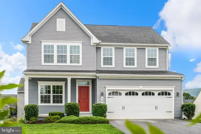12 Dean Ln, Middletown