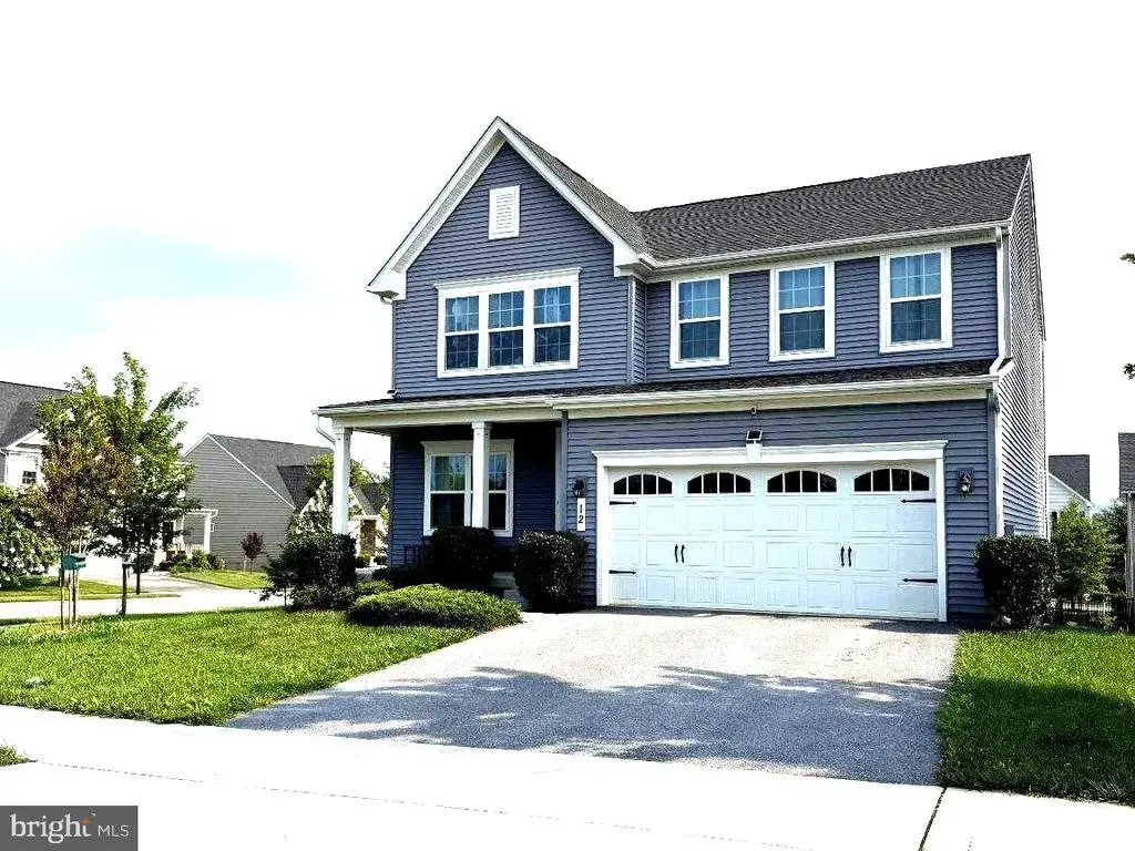 12 Dean Ln, MIDDLETOWN