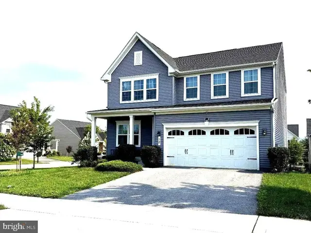 12 Dean Ln, Middletown