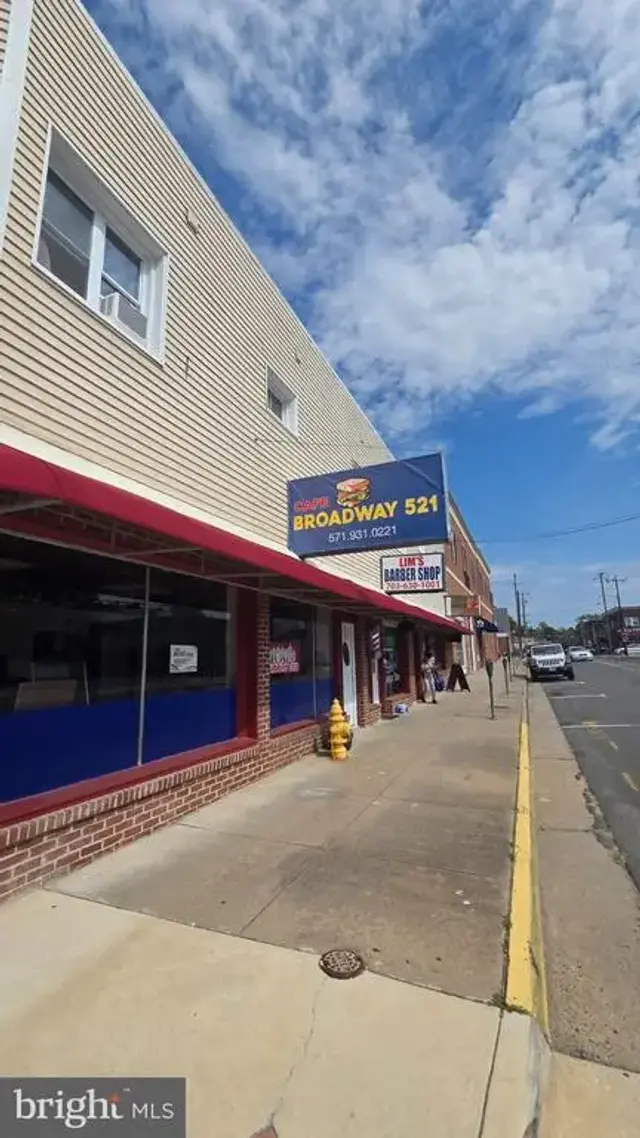 521 Broadway St, Quantico