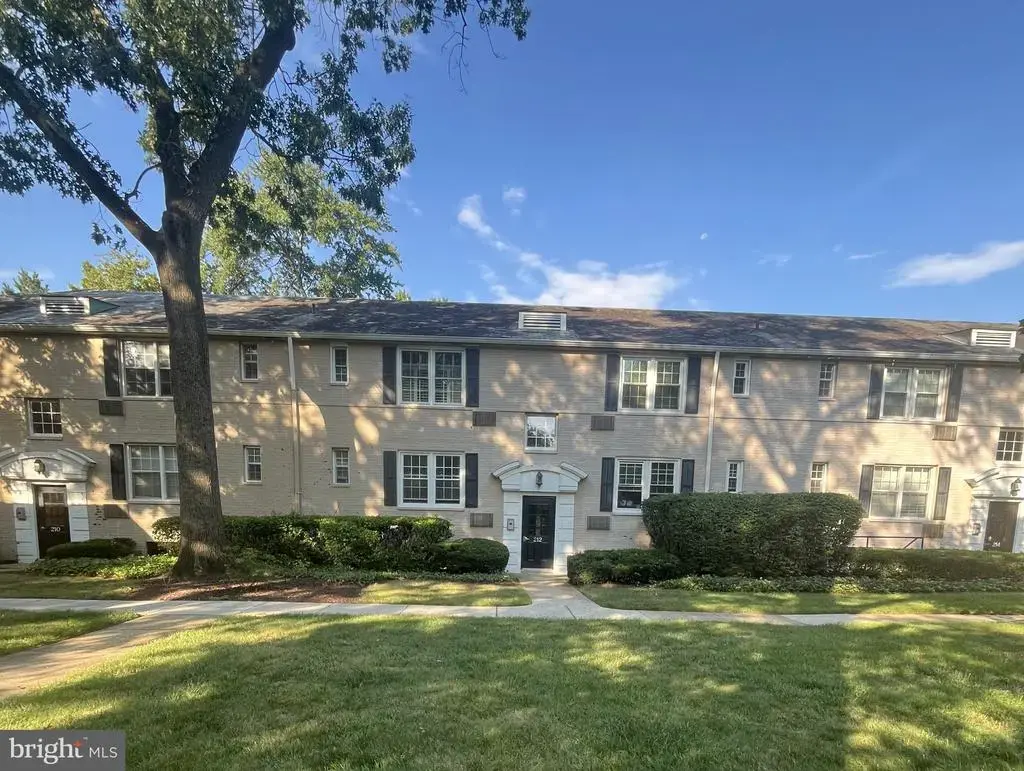 212 George Mason Dr N #212-4, ARLINGTON